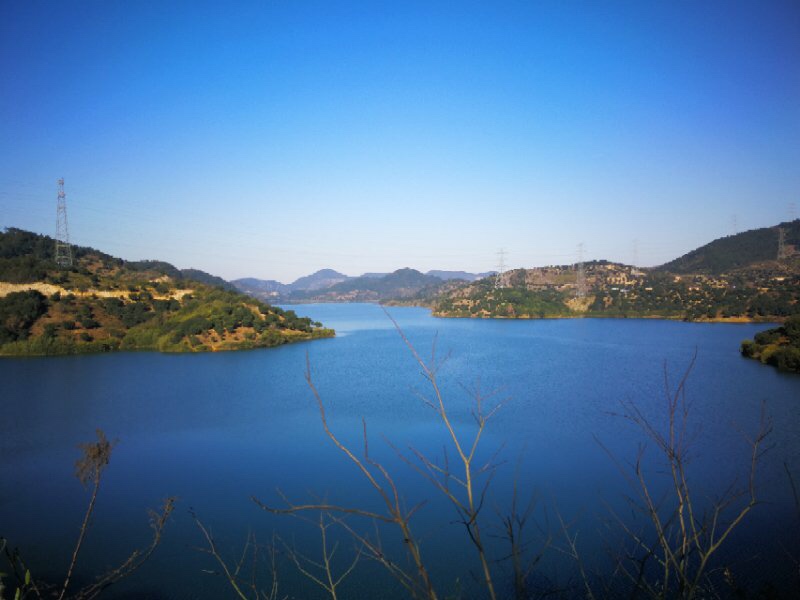 游赏梅湖水库